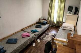 Отель Hotel Sofia -na Rudneva Харьков Классический трехместный номер-5