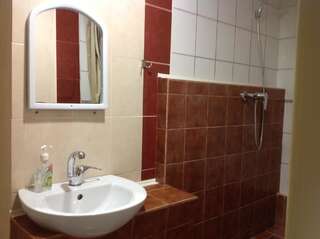 Отель Hotel Sofia -na Rudneva Харьков Классический трехместный номер-7